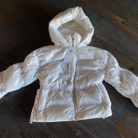 ALO Yoga | Jackets & Coats | Alo Stunner Puffer Jacket Ivory  display picture 1